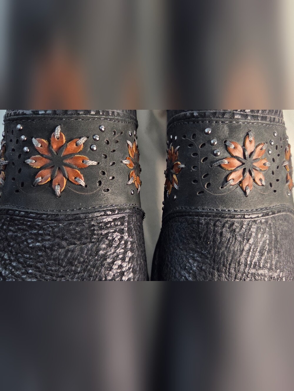 Ariat Bella Black Leather Slip-On Comfort Clogs Floral Embellishments Sz 10B - Picture 7 of 14